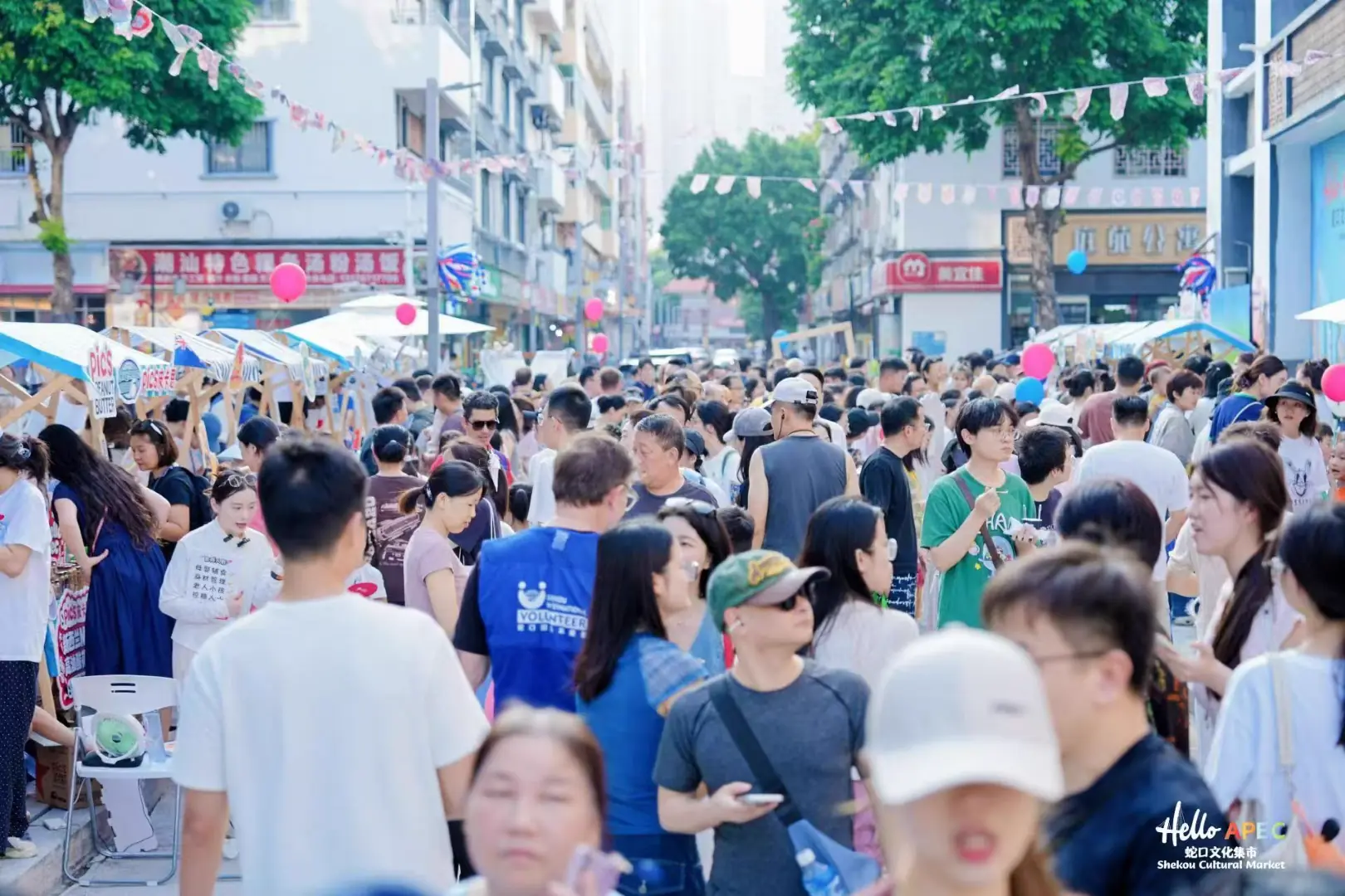 Crowds browsing the Hello APEC market stalls in Shekou